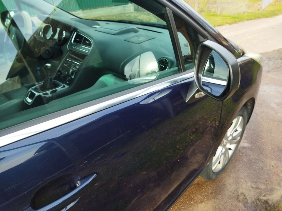 Продам авто Пежо 5008