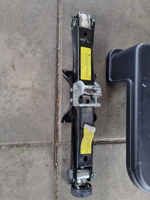 Audi a4 b8 lewarek podnosnik pianka oslona