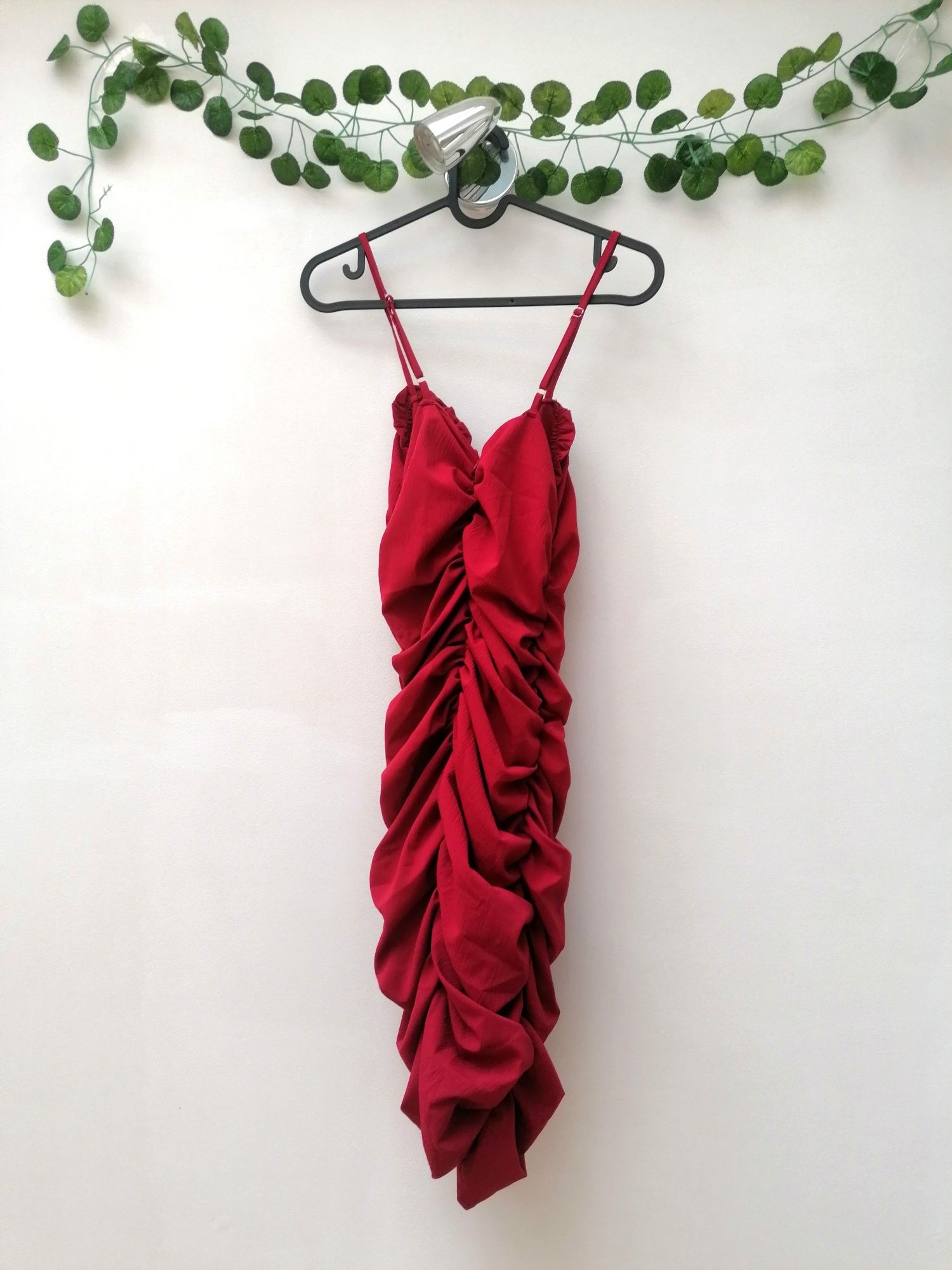 Vestido Justo Sexy e Vermelho Escuro