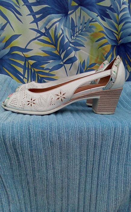 Жіночі босоніжки