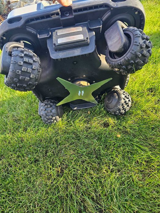 Ambrogio CUBE / QUAD nachylenia do 75%, napęd 4x4 GPS, RADARY, 3500m2