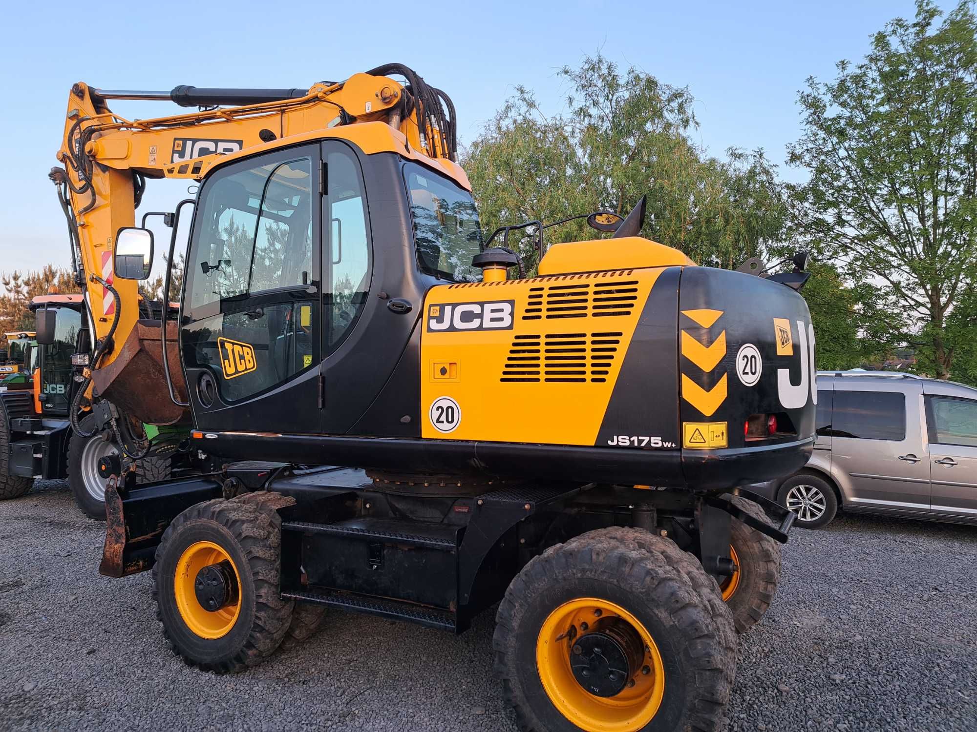 Koparka kołowa JCB JS 175