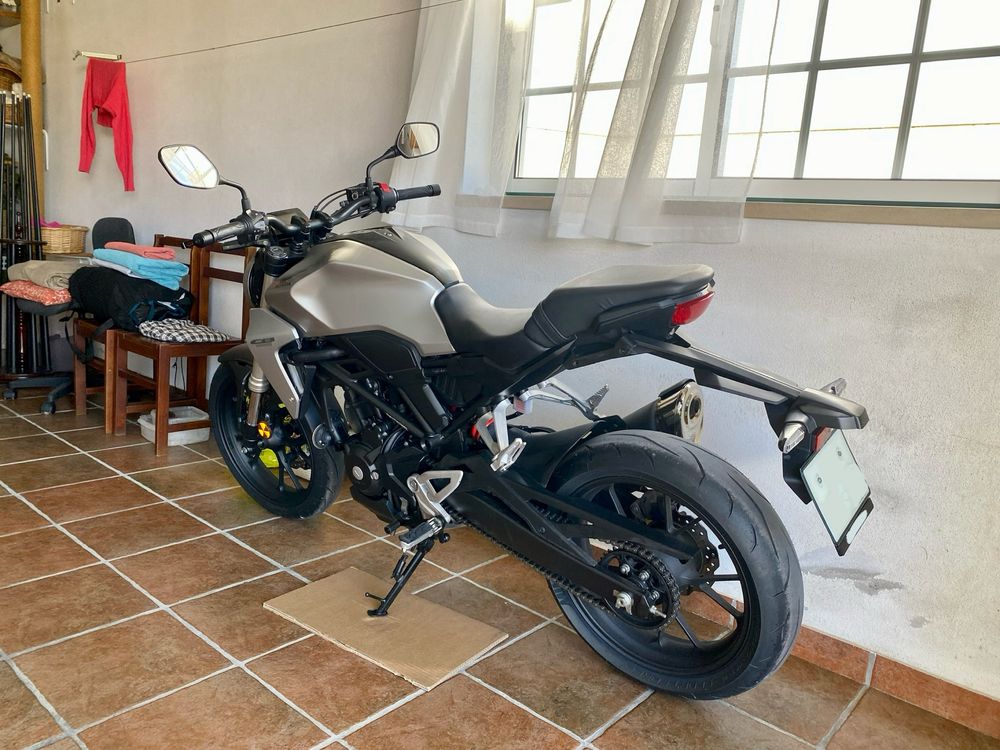Honda CB300R c/ extras
