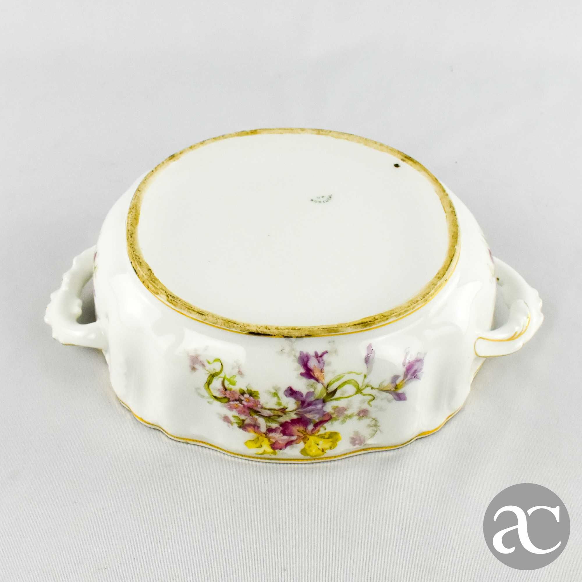 Terrina em Porcelana Vista Alegre entre 1881 e 1921