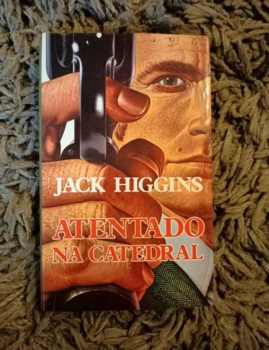 Livro "Atentado na Catedral"