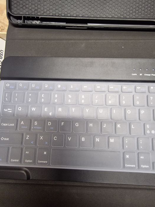 Etui case na tablet z klawiaturą bluetooth