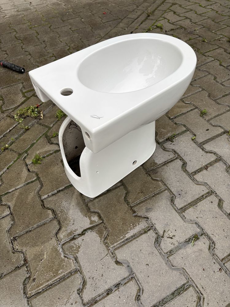 Bidet łazienkowy  marki kermag – elegancki i funkcjonalny!