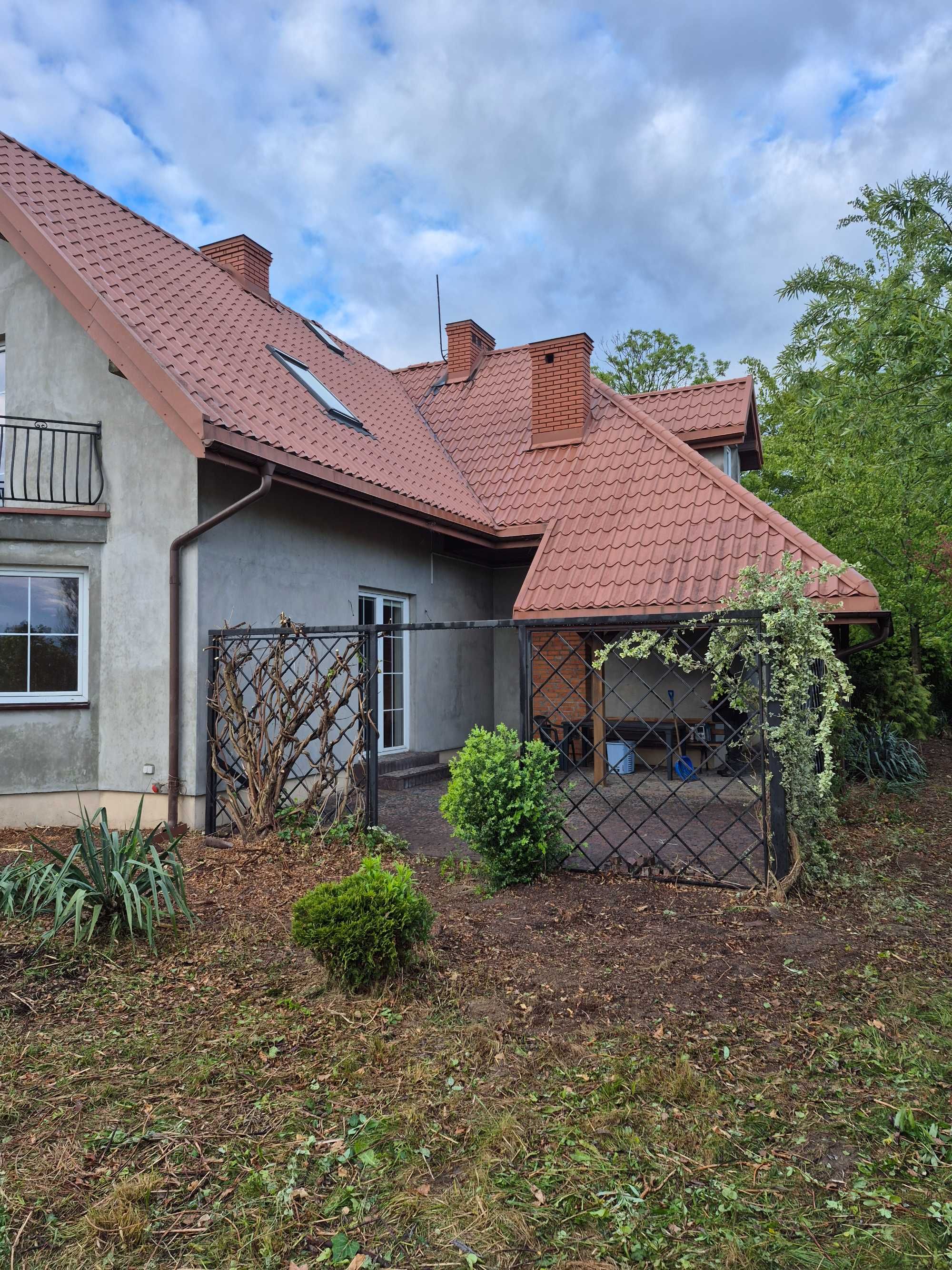Sprzedam dom z wolnostojącym garażem