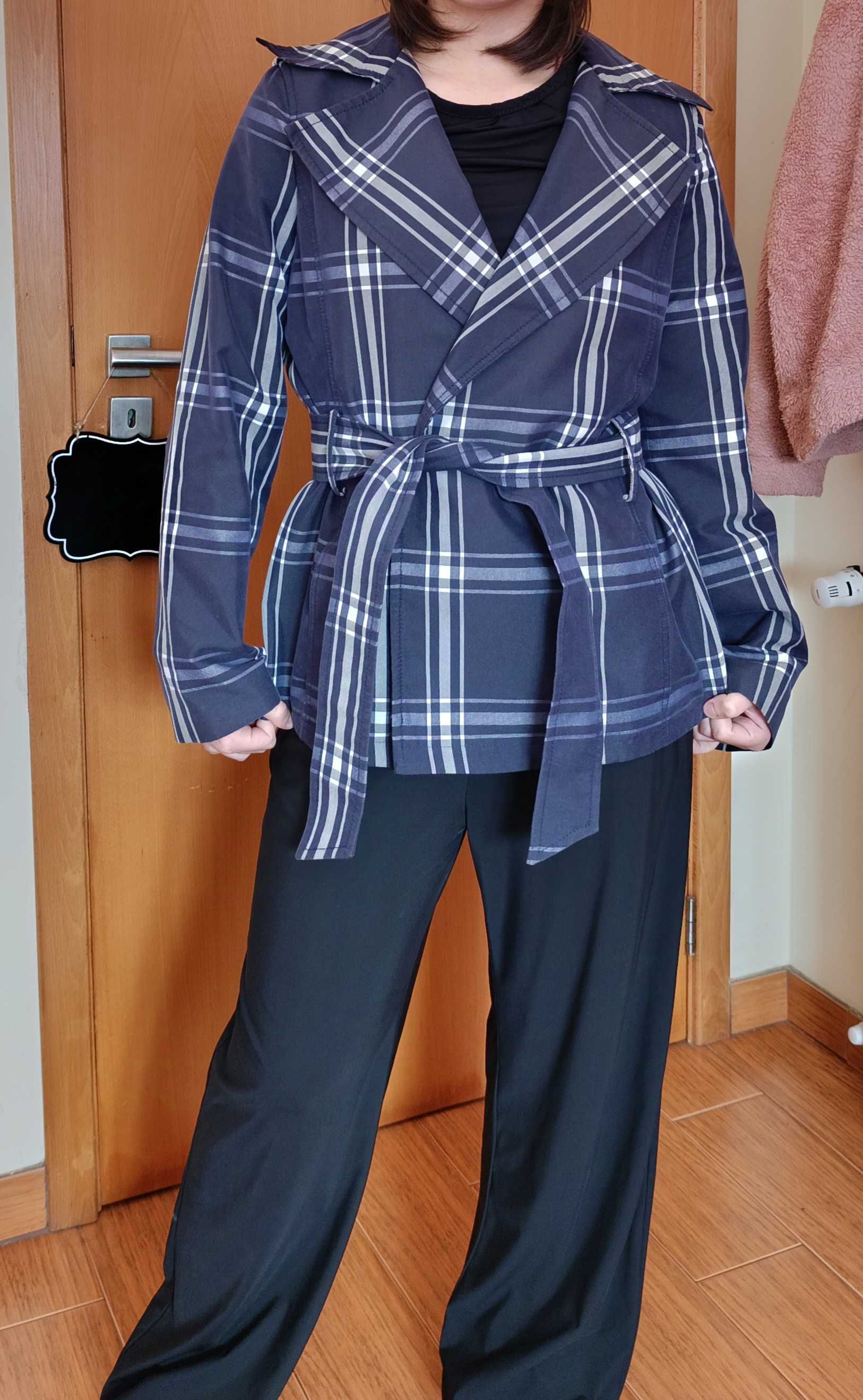 Gabardina curta da Zara