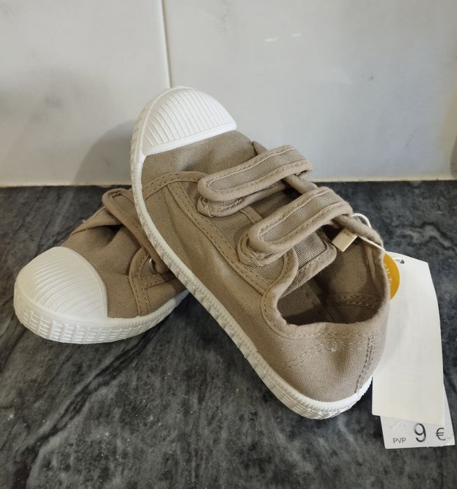 Sapatilhas Bejes Novas da Unit Shoes