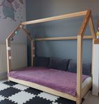 Łóżeczko domek styl skandynawskim 140x70 z materacem -stan idealny