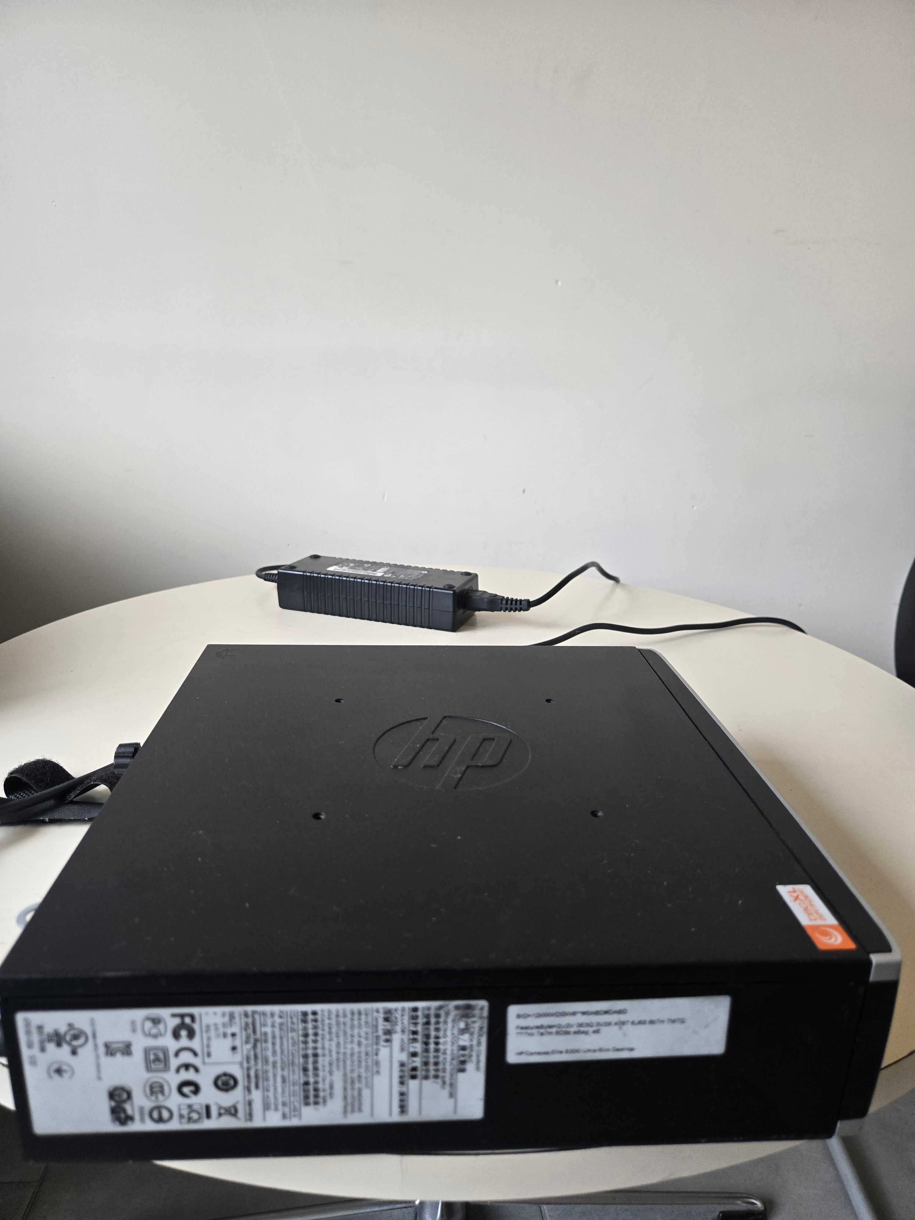 Komputer stacjonarny HP z zasilaczem zewnętrznym