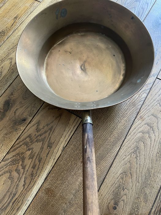 Stara duża mosiężna patelnia do smażenia konfitur