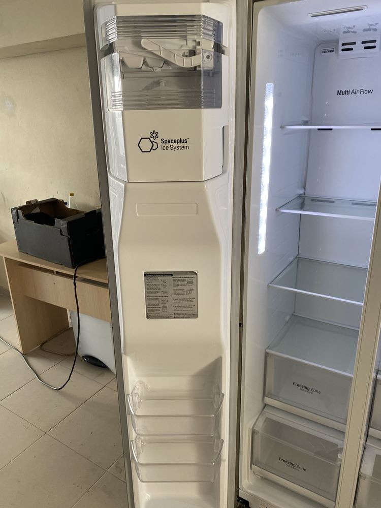 Frigorifico Americano LG, para agua e gelo.