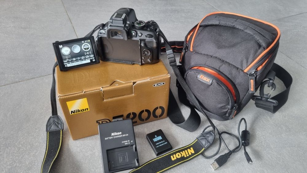 Nikon  D5200  body