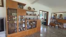 Varios moveis cristaleiras secretaria