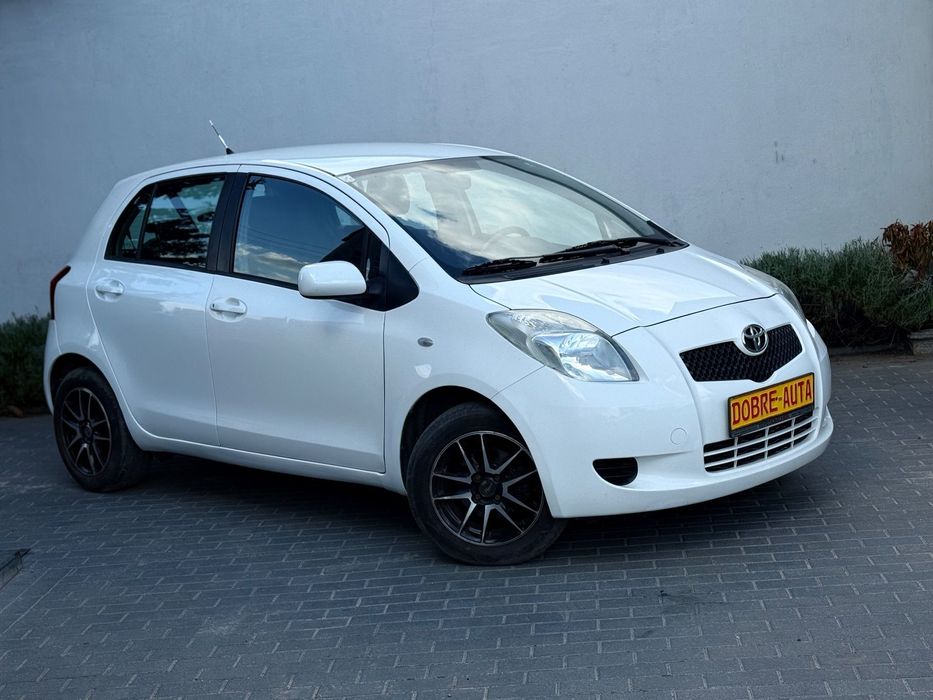 Toyota Yaris Biala benzynka 1.3i 86 km 5 drzwi hatback warto zobacz