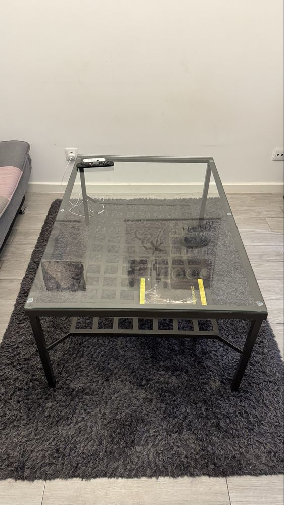 Mesa de centro em ferro e vidro