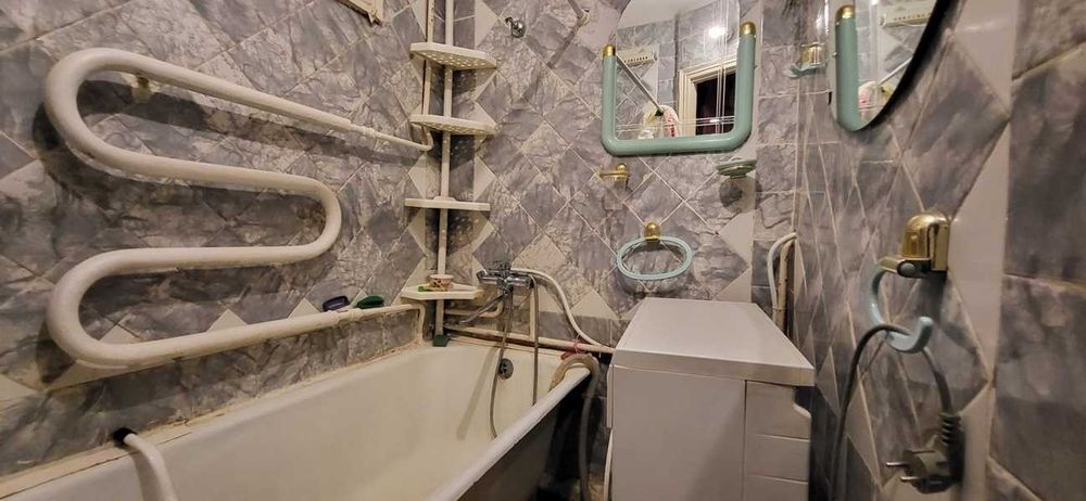 Продається простора 3-кімнатна квартира в Центрі