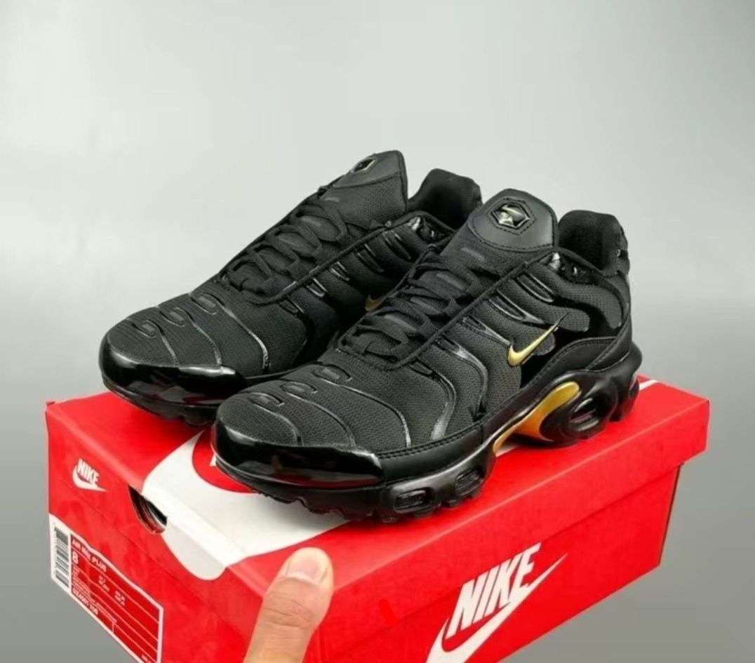 Nike Air Max Plus TN В восьми кольорах