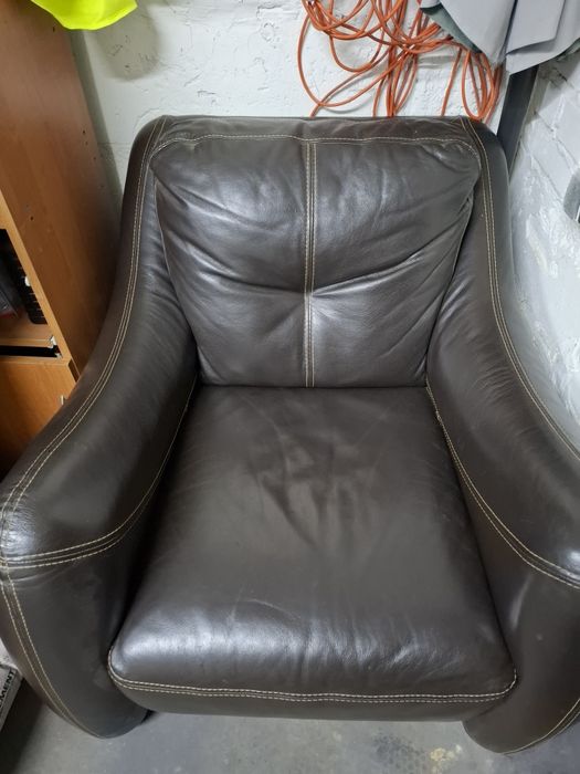 Fotel skórzany stan dobry.