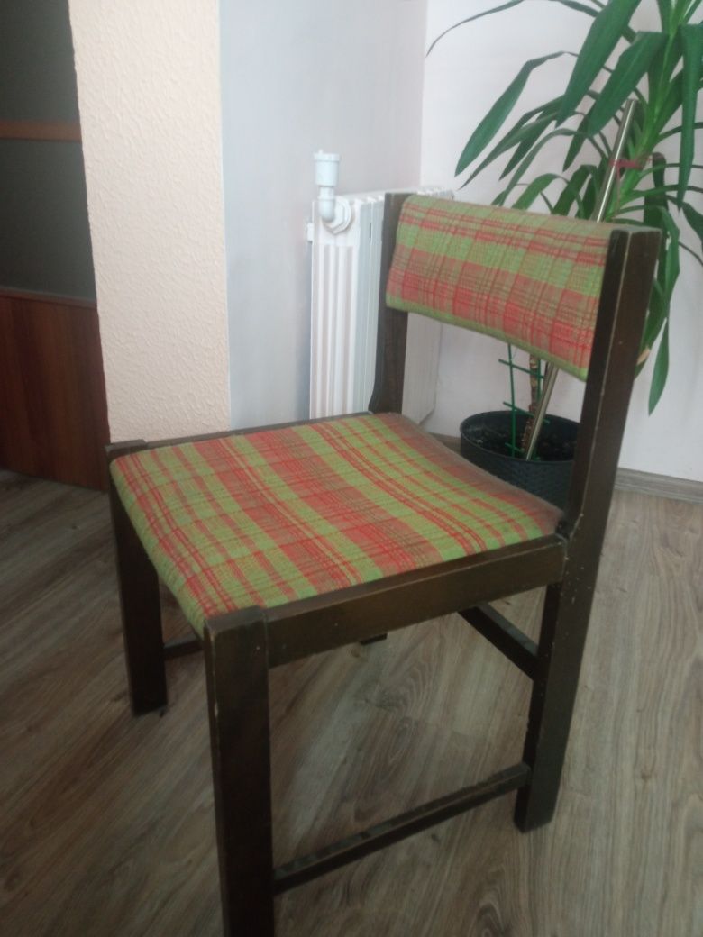 Krzesła z czasów PRL-u