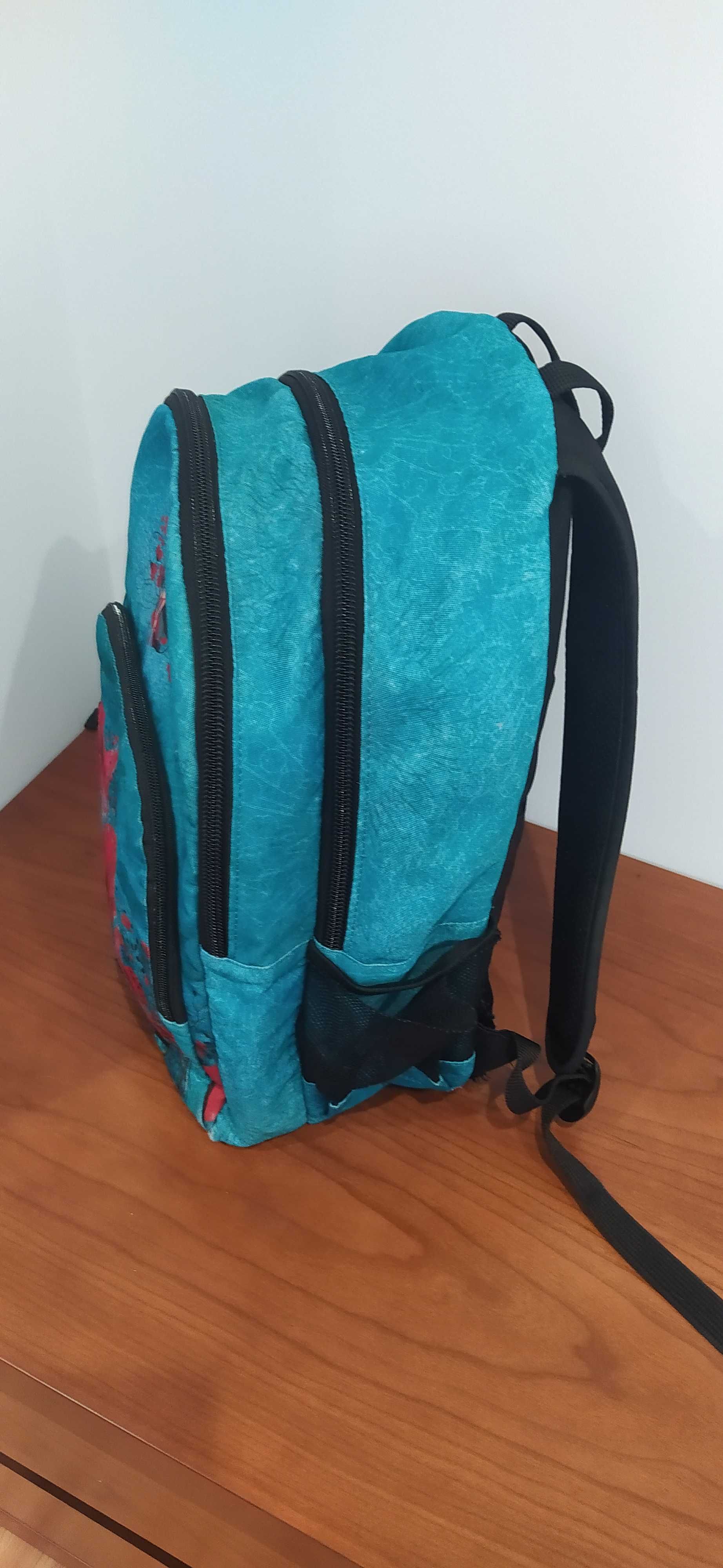 Mochila escolar GHUTS