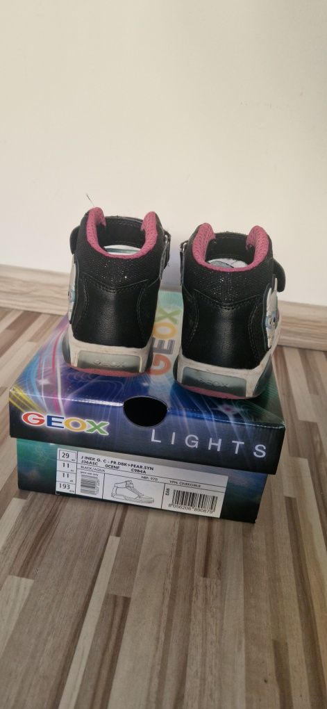 Sneakersy Geox Lights J Inek Girl J36ASC 0CENF C9B4A r.29 jak nowe