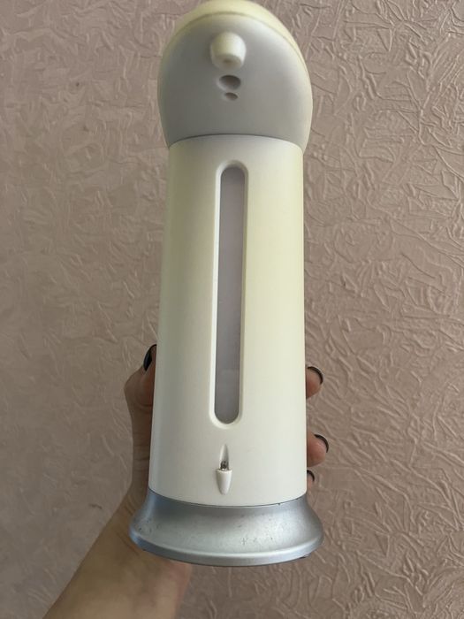 Autimatyczny dozownik do mydła