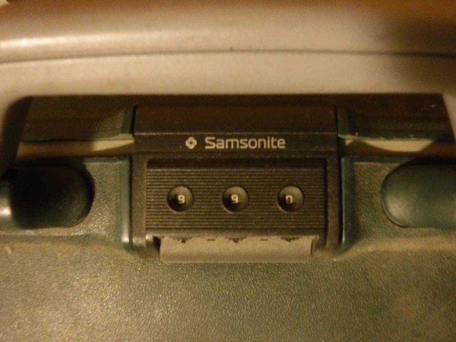 Mala Grande Samsonite com rodas e código