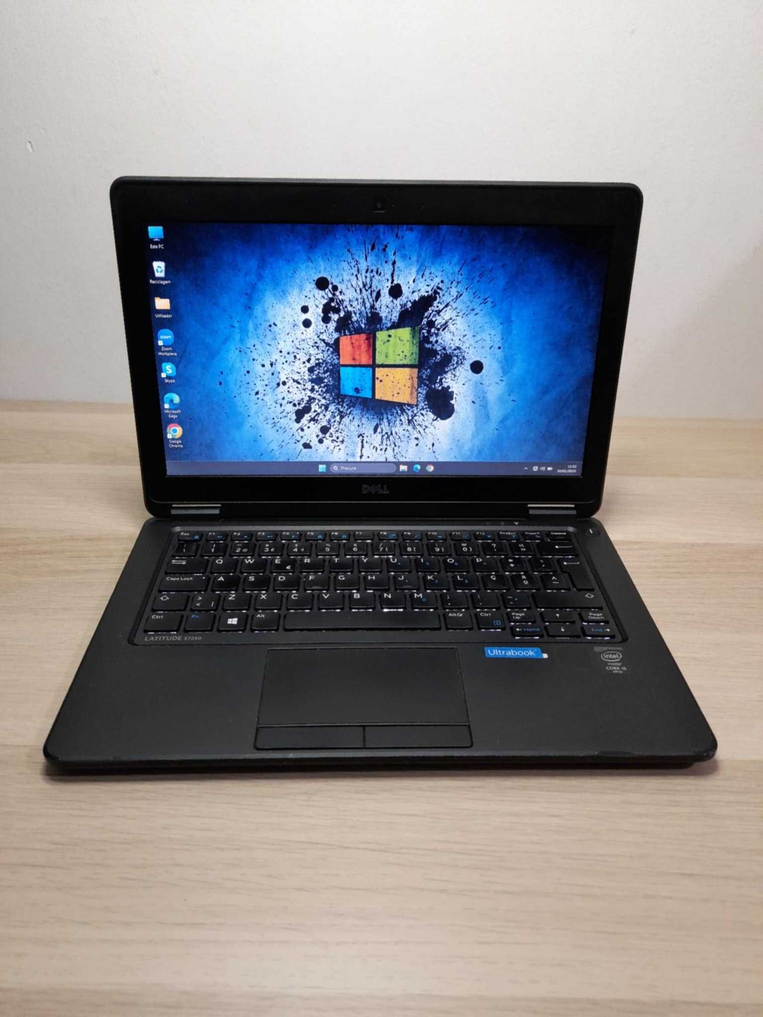 Dell Latitude E7250 - Intel Core i5 / 8Gb / SSD 256GB / Tec Iluminado