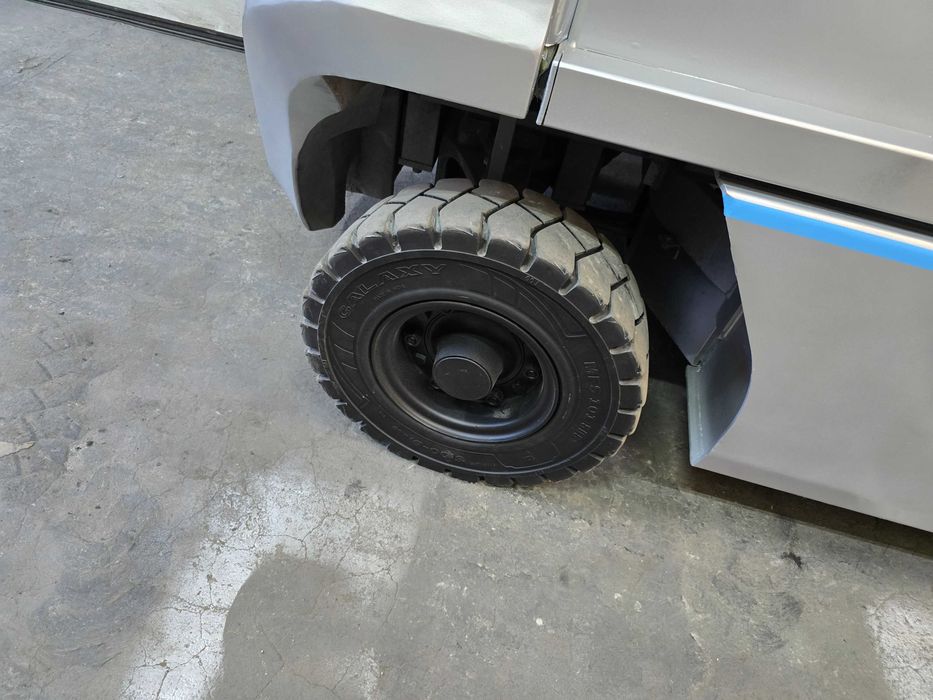 Навантажувач вилковий газовий Nissan 2,5 тонн триплекс 4,5 метра