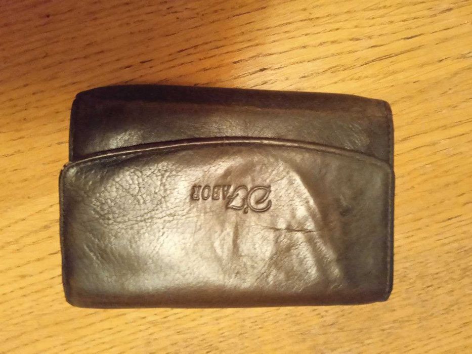 Продам кожаный кошелек CHANEL