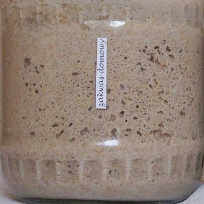 Żytni zakwas domowy aktywny do pieczenia chleba