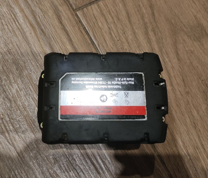 Milwaukee symulator bateria