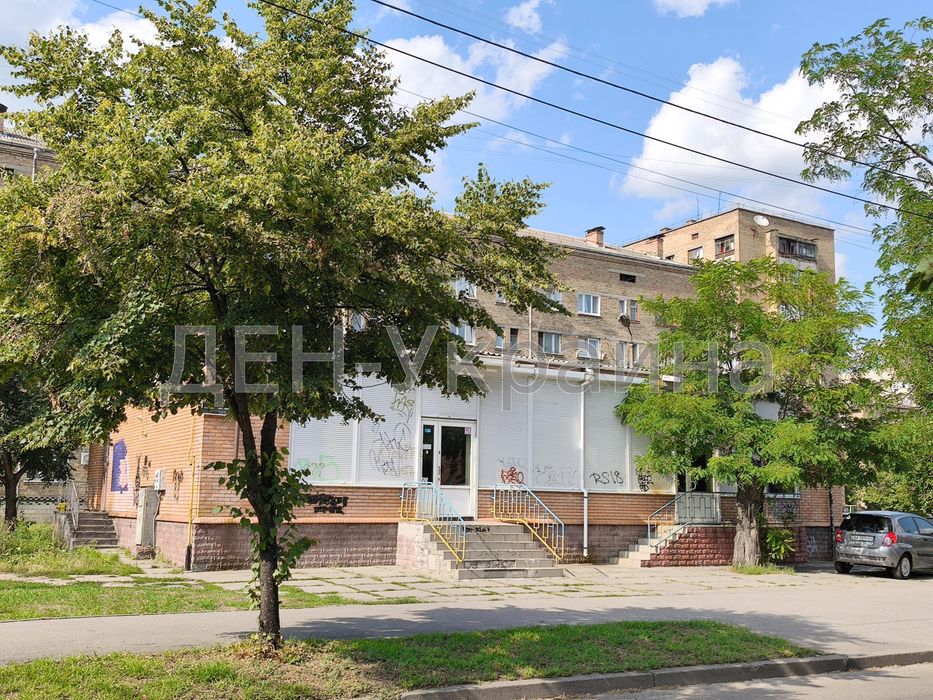 Продаж фасадної окремої будівлі під будь-який вид бізнесу