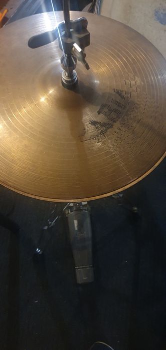 Vendo hi-hat Sabian + tripé + quick lock