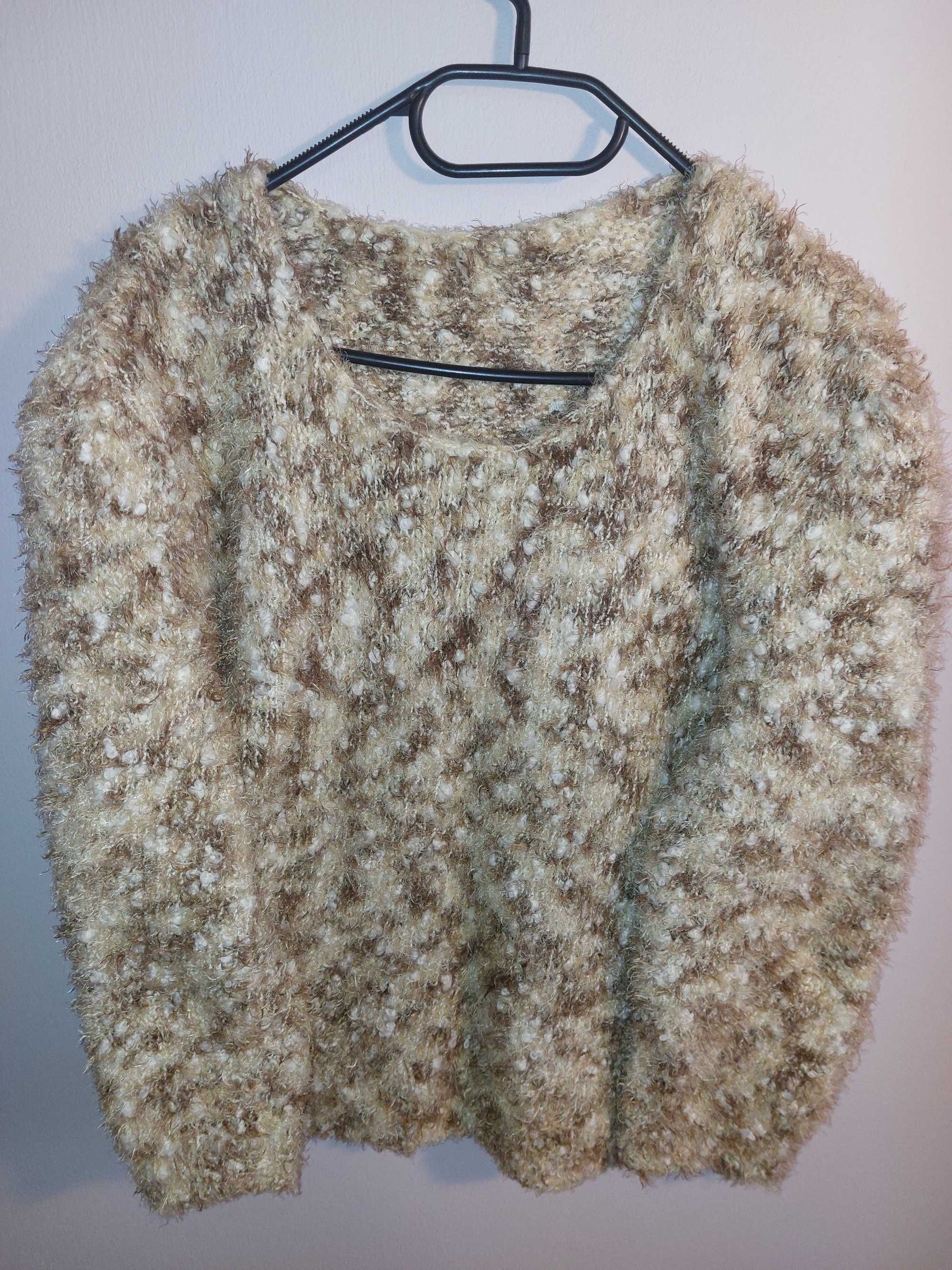 Sweter handmade z włóczki boucle