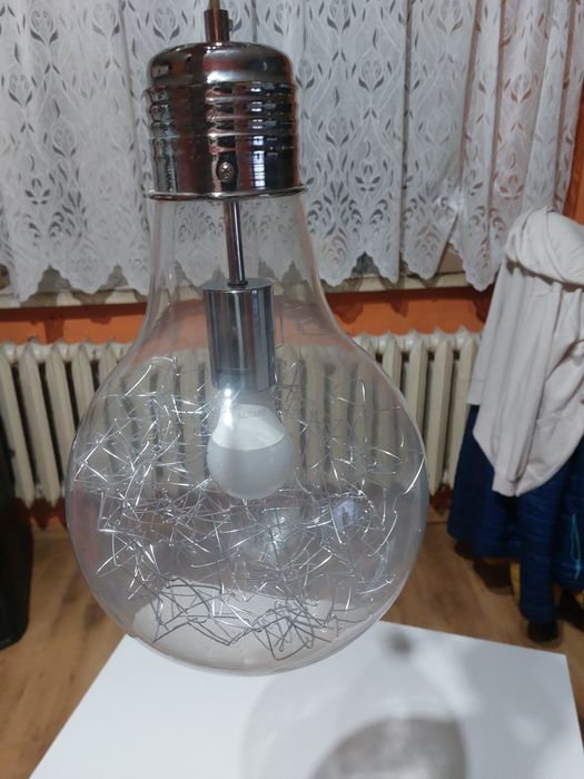 Żyrandol żarówka