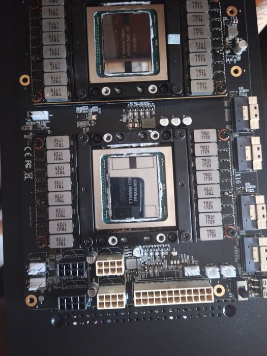 Два Tesla v100 и плата расширитель