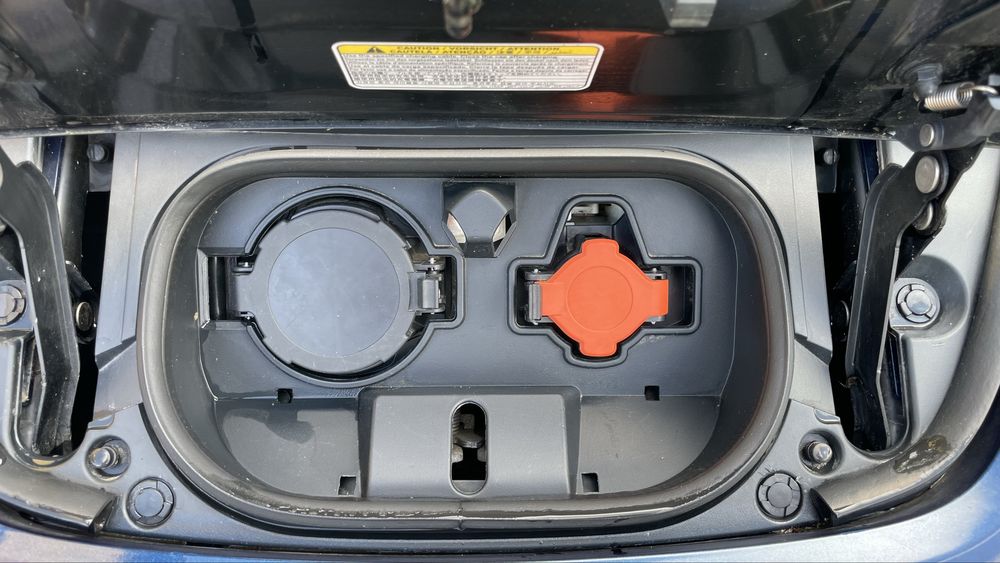 Продам Nissan Leaf