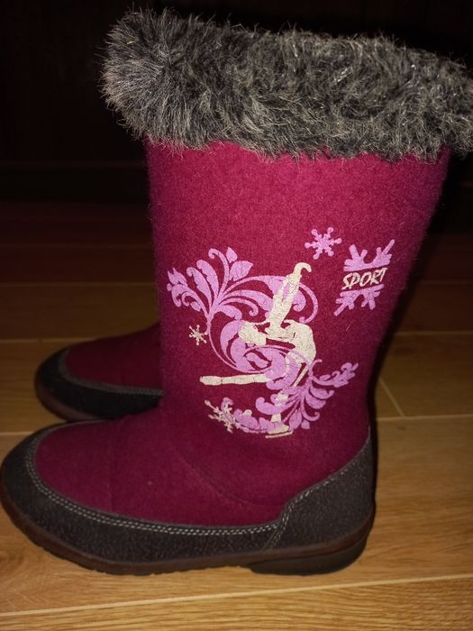 Продам фирменные сапожки-валенки для девочки "котофей"