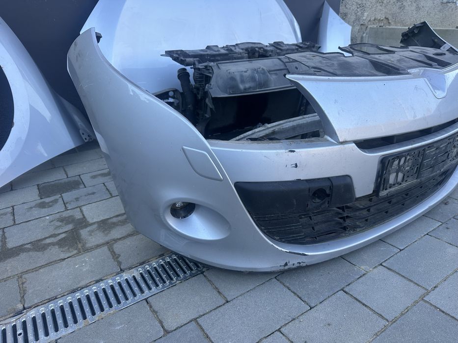 Бампер передний Renault Megan 3