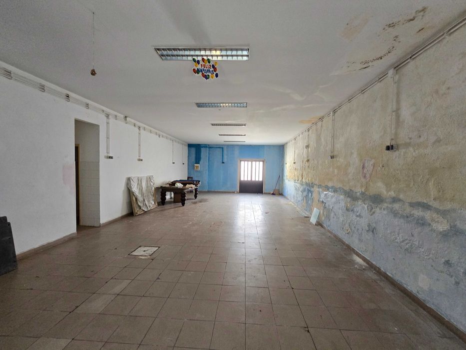 Duas (2) lojas no Planalto de Santarém