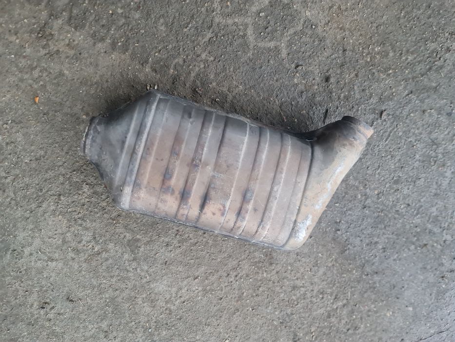 Katalizator puszka bmw e39 . 520i . Nr 060 .
