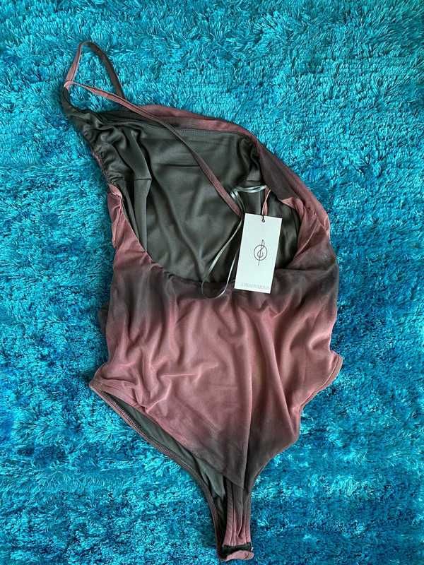 Body assimétrico Stradivarius