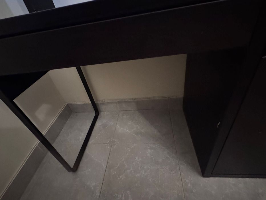 Escrivaninha / Secretária com prateleiras e arrumação, imperdível.