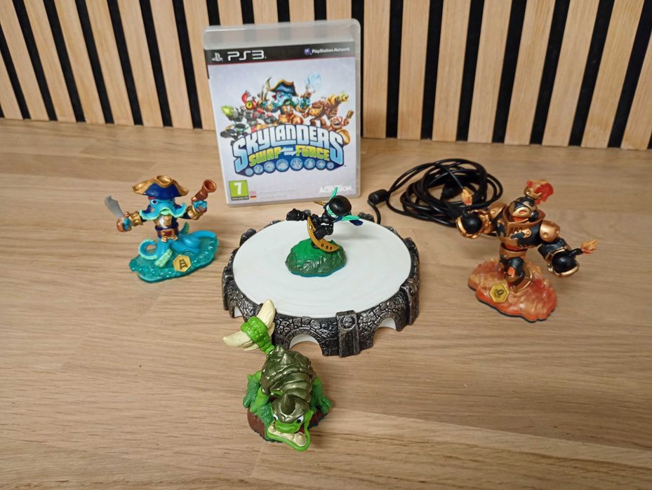 Jogo PS3 Skylanders swap force +base e 4 figuras