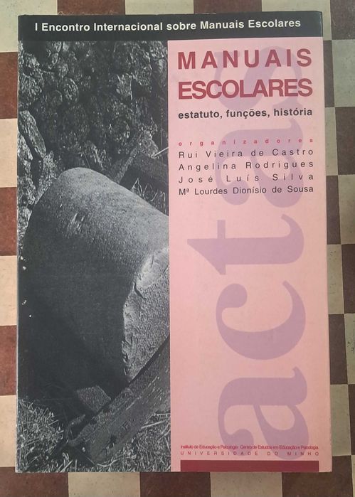 MANUAIS ESCOLARES: estatuto, funções, história