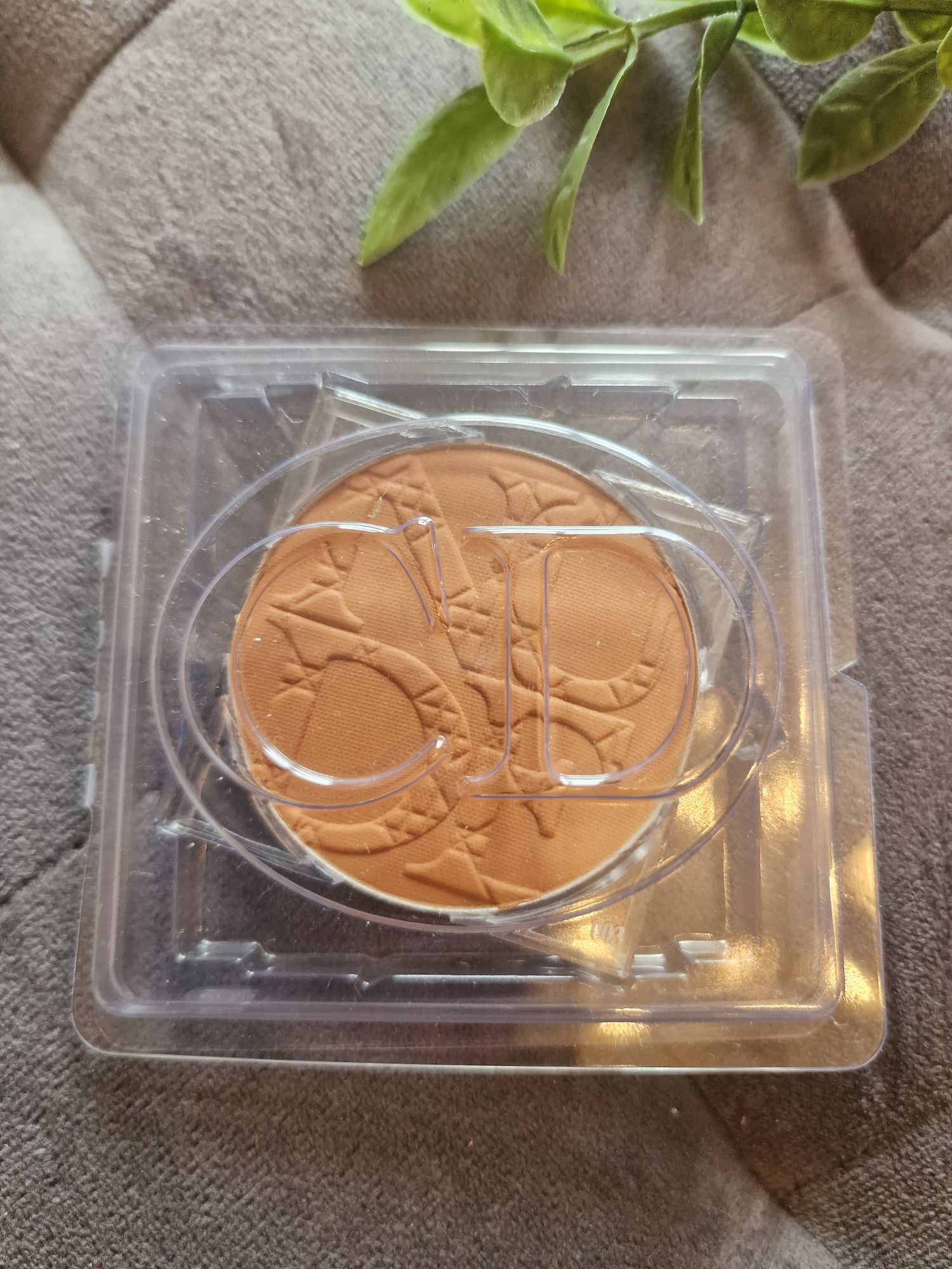 Bronzer Dior nude Kolor 003 ze złotymi drobinkami